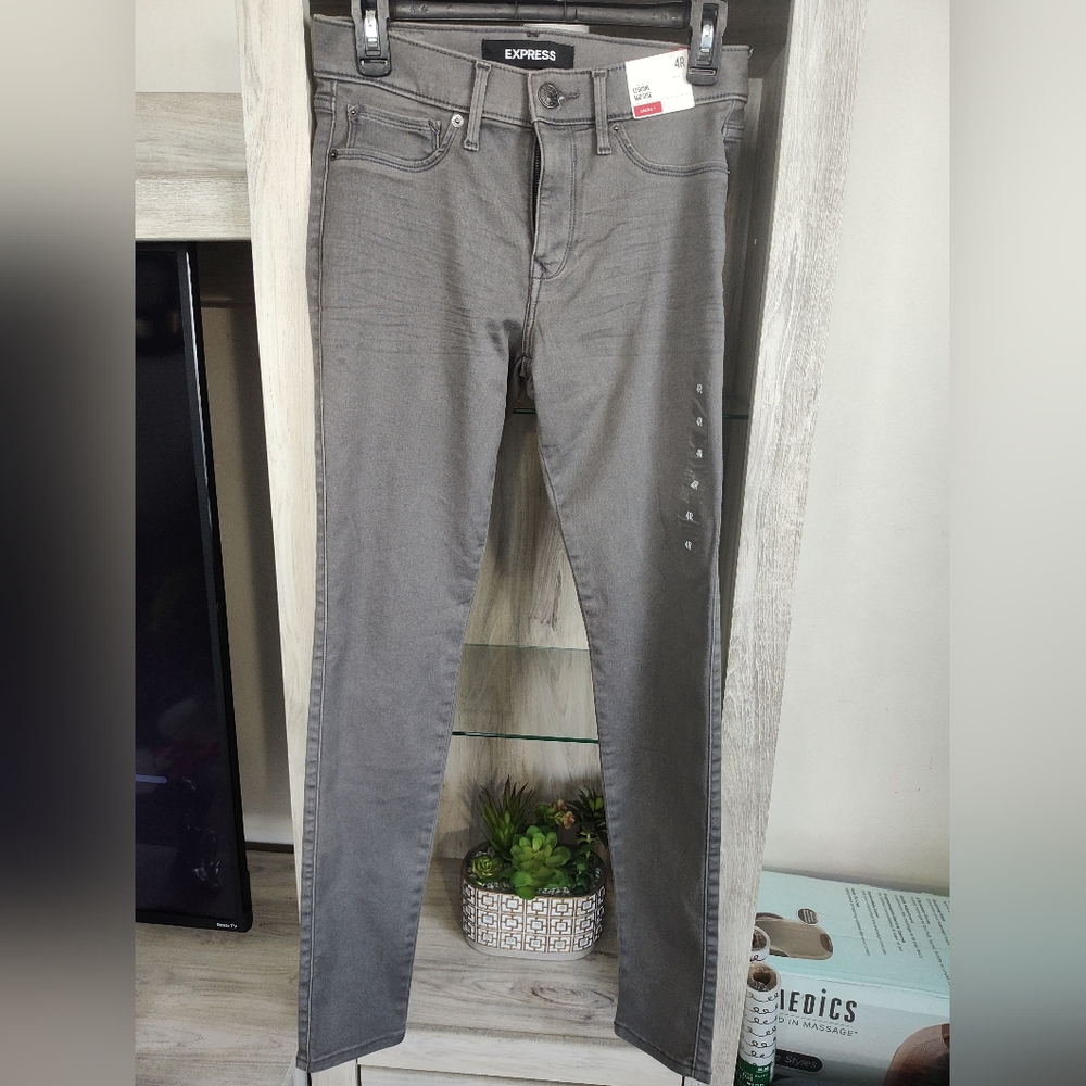 Express Women Gray Jeans Sz 4R New With Tags 15" Waist, Inseam 30"